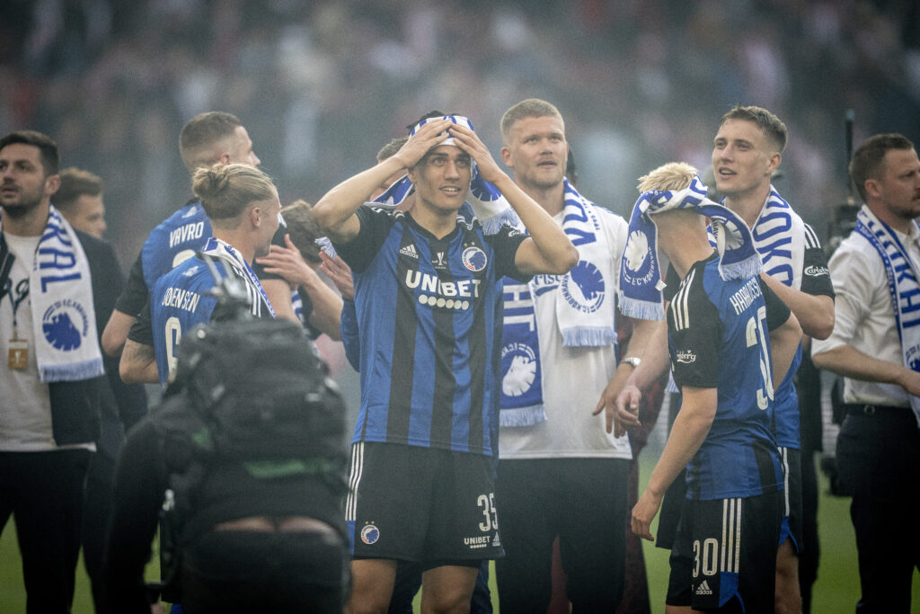 FCK sendte en stikpille til FCN i bussen hjem til København.