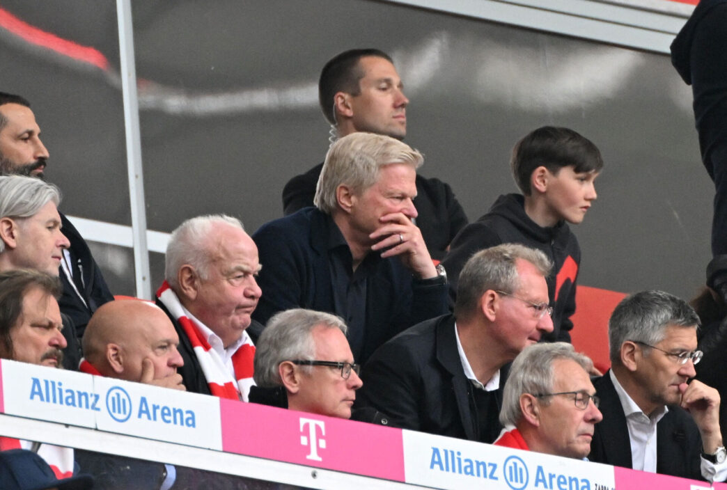 Bayern München har fyret to af klubbens bosser.