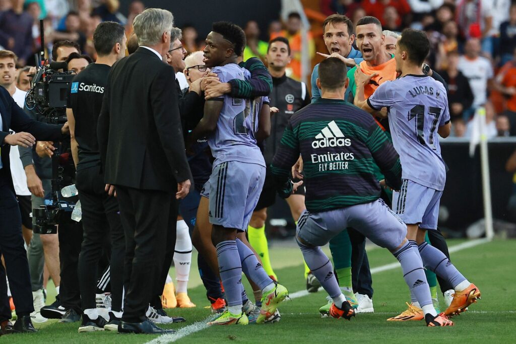 Rio Ferdinand savner, at de spanske fodboldmyndigheder tager fat om problemet med racisme