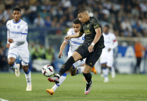 PSG vandt over Auxerre og er nu tæt på at vinde Ligue 1. Dermed var Lens sejr tidligere i dag forgæves.