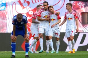 Yussuf Poulsen scorede, da Leipzig sendte Schalke 04 ned i 2. Bundesligaen.