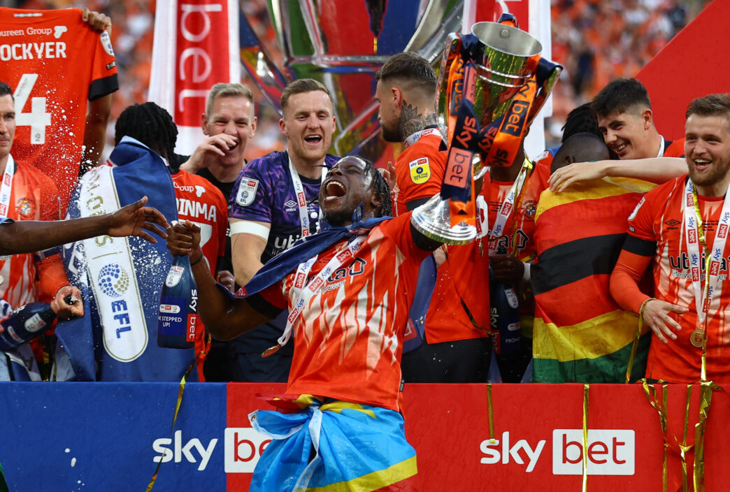 Luton-spilleren Pelly-Ruddock Mpanzu slog vanvittig rekord med klubbens oprykning til Premier League.