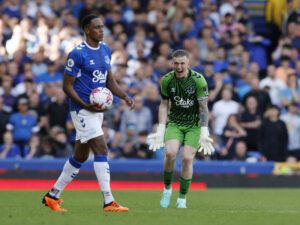 Jordan pickford insisterer på, at Everton skal finde en løsning på deres sportslige problemer.