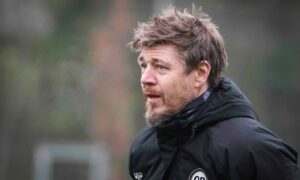 Den tidligere OB- og landsholdsprofil, Thomas Helveg, fortsætter efter sommerferien som ressourcetræner i Sin tidligere klub OB.