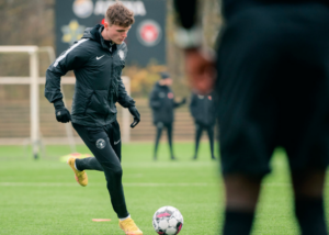 Nikolas Dyhr er tilbage i FC Midtjylland, efter hans belgiske klub, Kortrijk, ikke har mere at spille for.