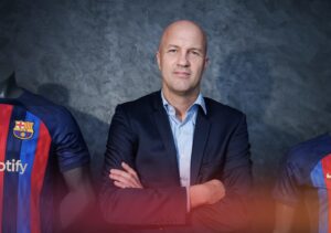 Hollandske Jordi Cruyff forlader FC Barcelona til sommer, efter han har været sportsdirektør i klubben i ét år.
