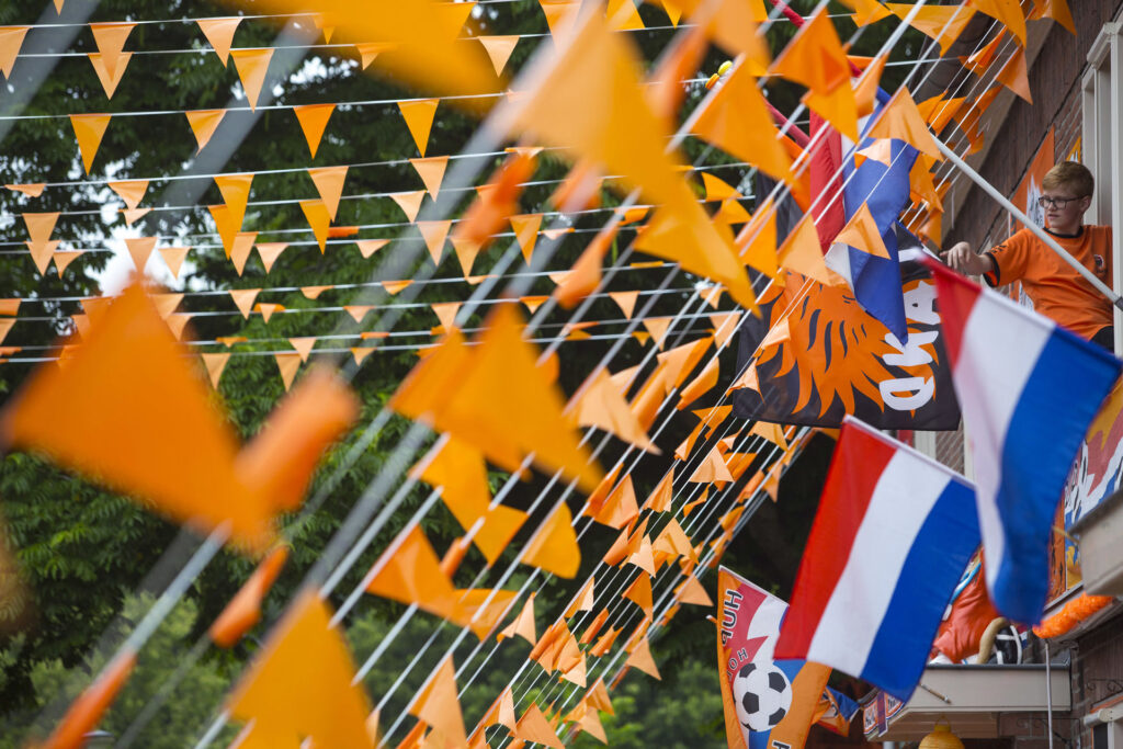FC Emmen rykker ned fra den bedste hollandske fodboldrække, Æresdivisionen.