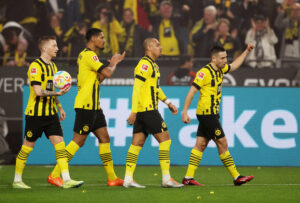 Raphael Guerreiro skifter angiveligt Dortmund ud med Bayern München.