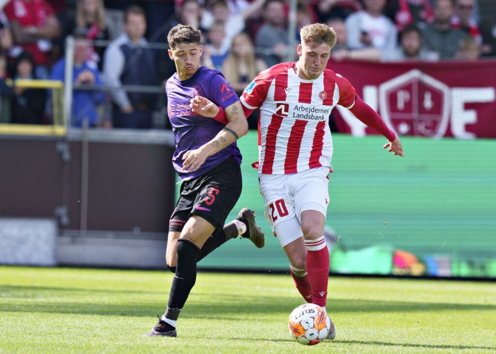 Claus Steinlein mener ikke at have fået henvendelser fra Premier League-klubber om Emiliano Martinez.