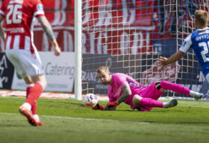 AaB sender den lejede Red Bull Salzburg-målmand, Nico Mantl, tilbage til Østrig, efter hans lejekontrakt i Nordjylland udløber.
