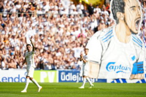 Carlos Zeca hyldet af FCK-fans i Parken.