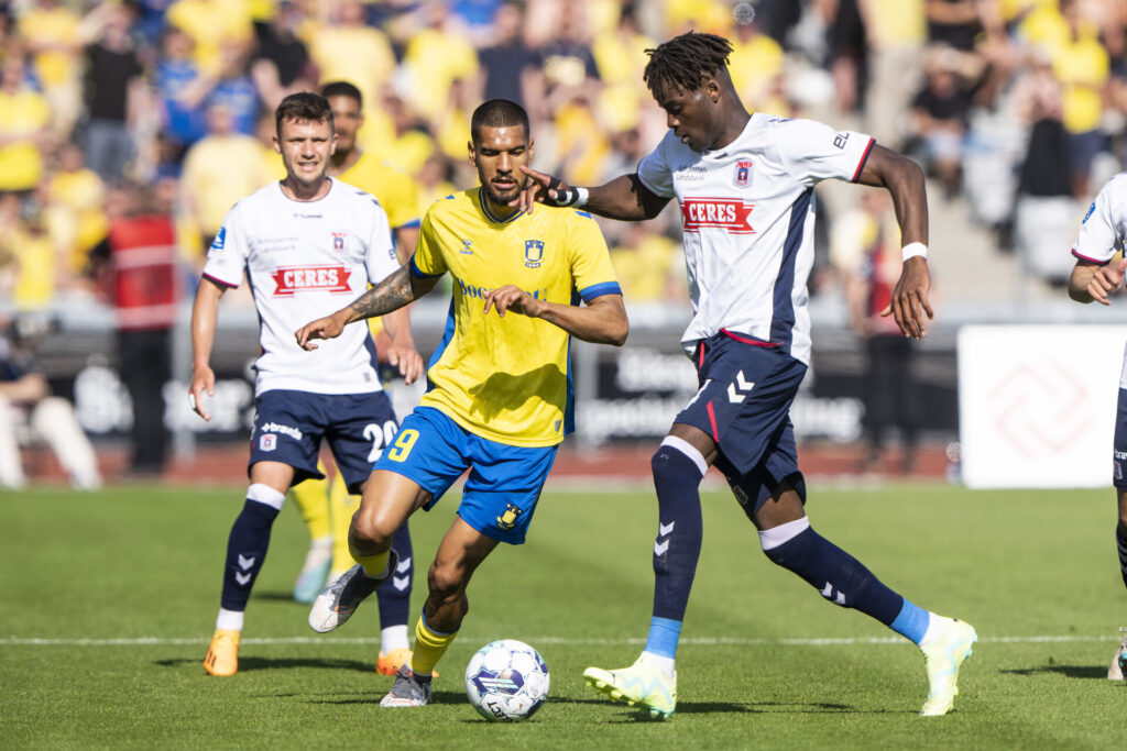 Yann Bisseck kan måske ende i Premier League.