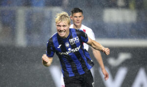 Ifølge mediet The Athletic har danske Rasmus Højlund afholdt samtaler med Manchester United-manager Erik ten Hag.