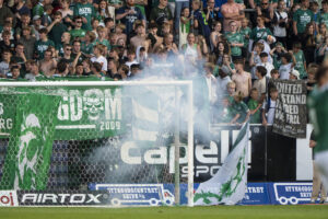 Superligaklubben har nu tildelt den fan, der kastede kanonslag mod Jonas Lössl, en karantæne på ti år.