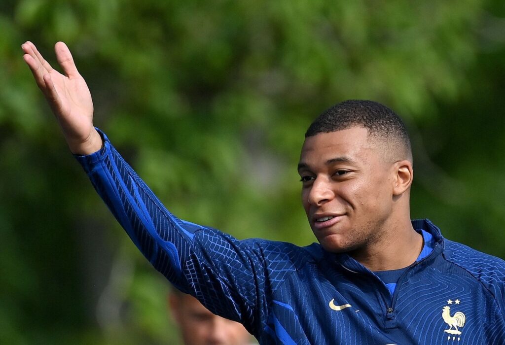 Mbappé bekræfter, at han forlader PSG.