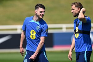 West Ham har angiveligt afvist Arsenals første bud på Declan Rice, mens Manchester City nu undersøger sagen nærmere.