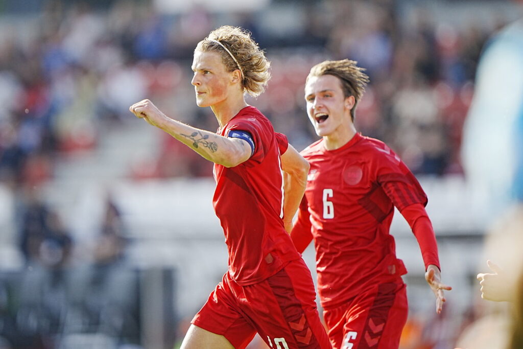 Den danske U21-landsholdsanfører Maurits Kjærgaard var fint tilfreds med 2-2 mod Wales efter to røde kort. Det viser hvordan de er som hold.