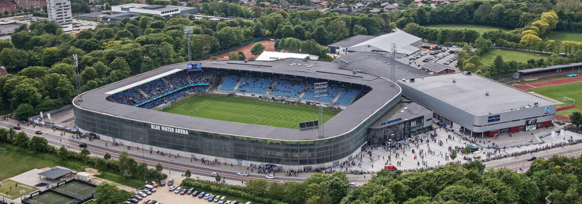 Også de kommende fem sæsoner kommer fodboldklubben Esbjerg fB's hjemmebane til at gå under navnet Blue Water Arena.