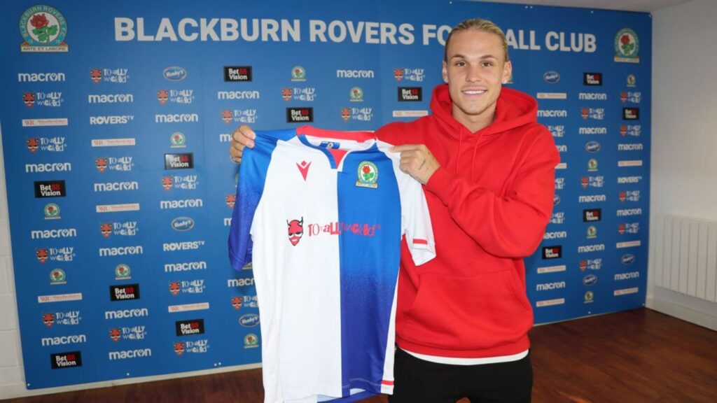 Islandske Arnór Sigurdsson skifter Norrköping ud med Blackburn Rovers i The Championship.