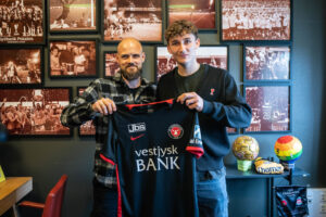 Jonathan Lind har fået en aftale af fem års varighed i FC Midtjylland.