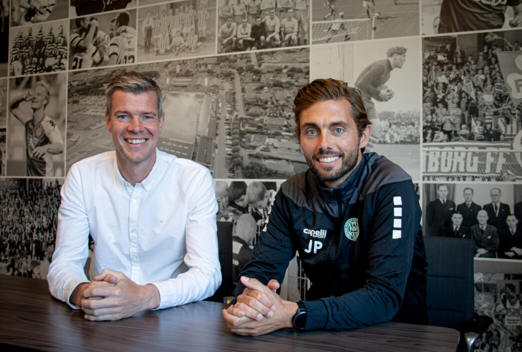 Superligaklubben Viborg FF har torsdag forlænget kontrakten med assistenttræner Jakob Poulsen, der har fået kontrakt til sommeren 2026.