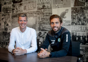 Superligaklubben Viborg FF har torsdag forlænget kontrakten med assistenttræner Jakob Poulsen, der har fået kontrakt til sommeren 2026.