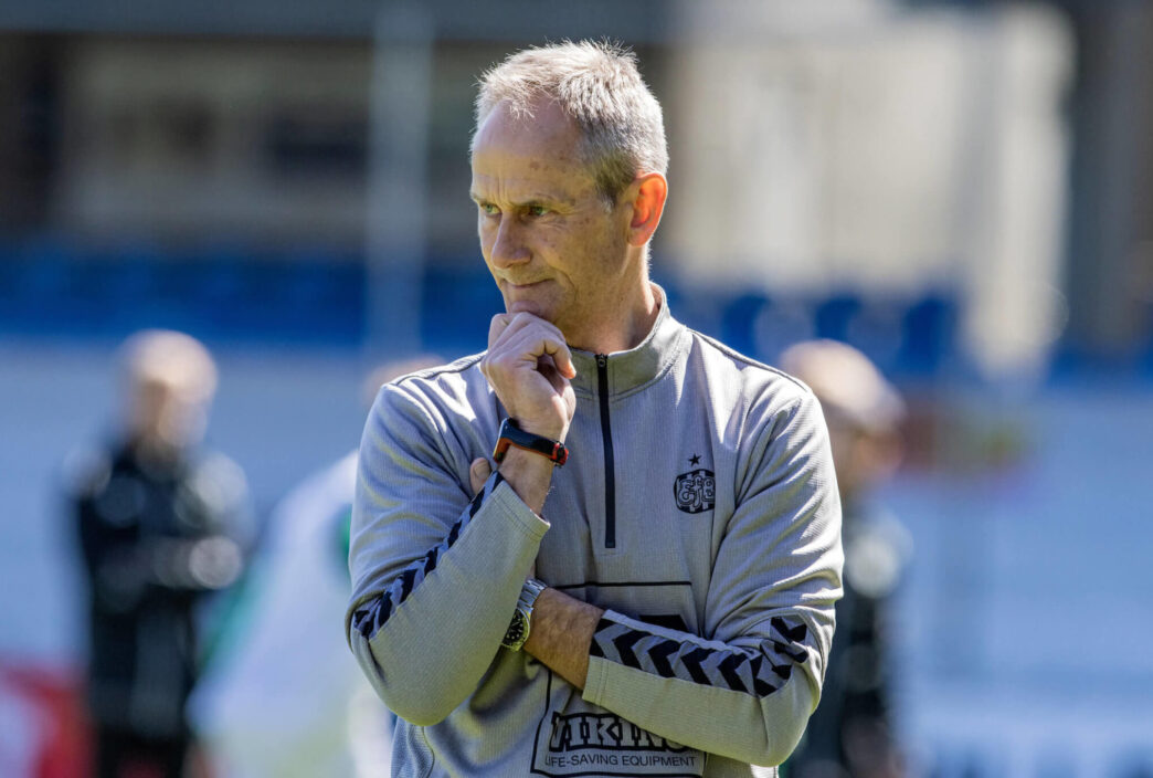 Esbjerg fB har ikke sikret oprykningen til NordicBet Ligaen endnu, men nu har de forlænget med cheftræner Lars Lungi Sørensen.