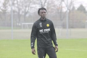 Superliganedrykkerne fra AC Horsens har indløst købsoptionen i gambianske Alagie Saines kontrakt, så han er i klubben til 2027.