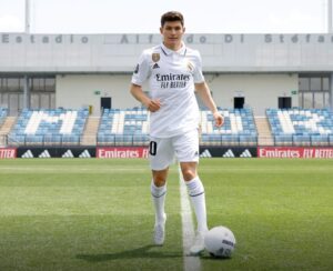 Det har formentlig været en helt fin uge for den unge Fran Garcia, der fredag skiftede til Real Madrid og mandag blev udtaget til det spanske landshold.