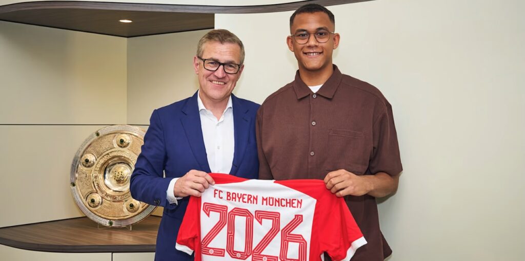 FC Bayern München har skrevet kontrakt med den bare 18-årige midtstopper Tarek Buchmann, der kommer fra klubbens eget akademi.