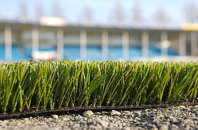 I den hollandske Æresdivision har de nu besluttet at forbyde klubberne at spille på det omdiskuterede kunstrgæs. Kun naturligt græs og hybridbaner må bruges fra 2025-26.