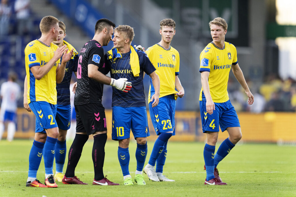 Sæsonens første version af rundens hold er blevet kåret i Superligaen.