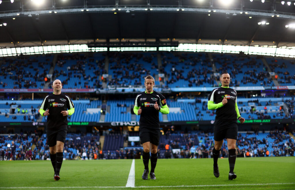 Howard Webb vil have mere diversitet i Premier Leagues dommerstand.