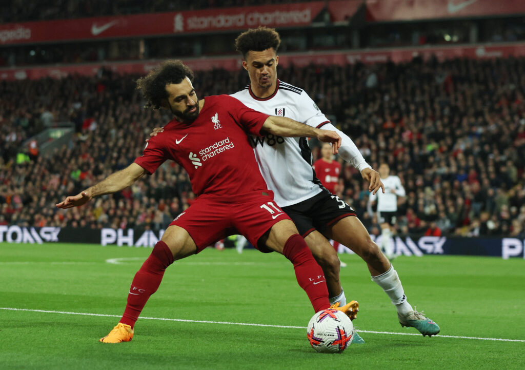 Antonee Robinson forlænger med Fulham.