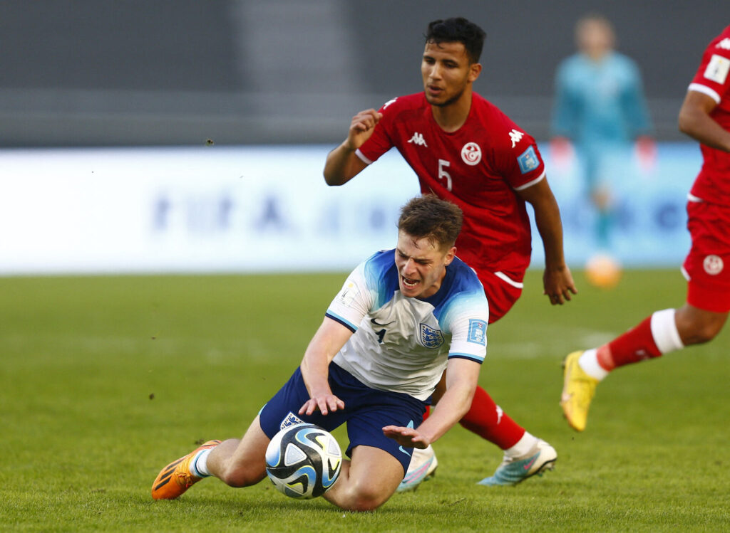 Bristol City-profilen Alex Scott er ønsket af Premier League-holdet Wolverhampton.