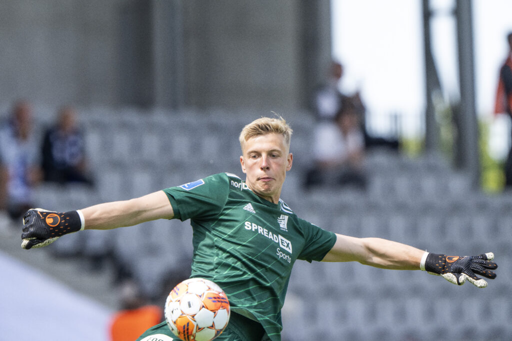 Lyngby BK forlænger med Mads Kikkenborg.