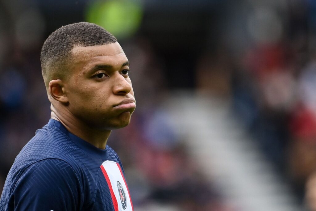 Kylian Mbappé har kryptiske kommentarer om PSG, hvor han mener der er et glasloft, der adskiller dem fra succes.