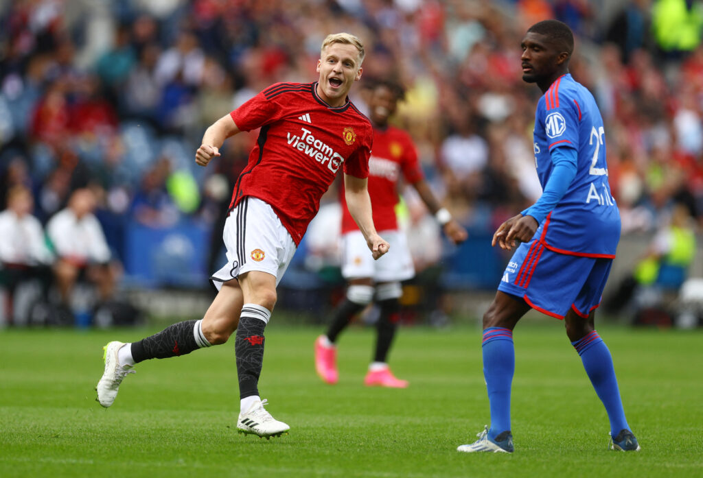 Donny van de Beek scorede den afgørende scoring, da Manchester United slog Lyon.