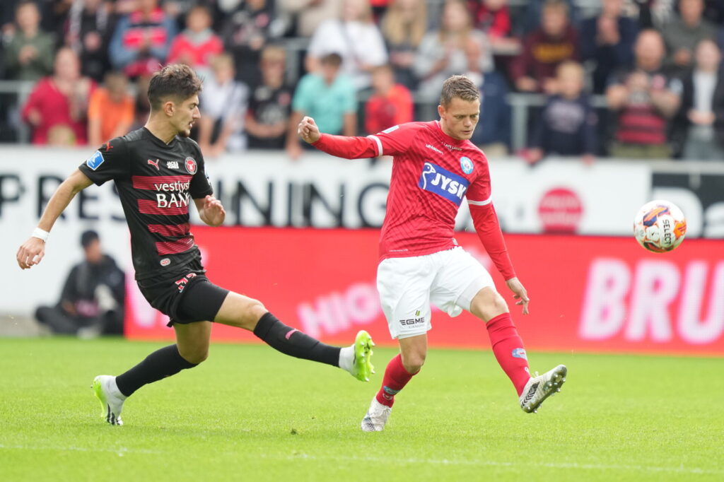 Se mål og highlights fra Superliga-kampen mellem FC Midtjylland og Silkeborg.