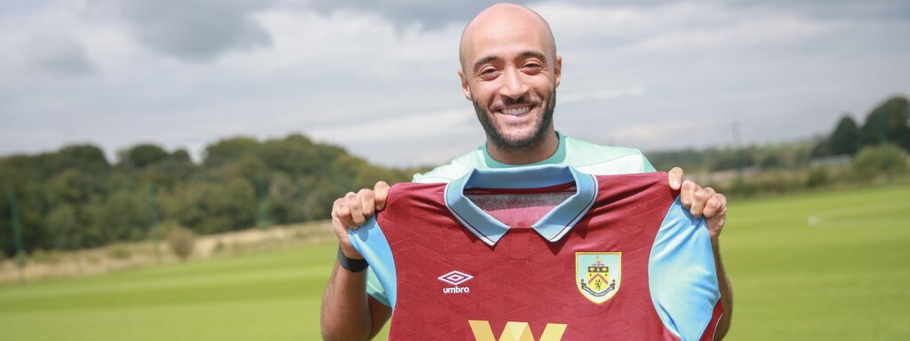 Nathan Redmond skifter til Burnley på en fri transfer.