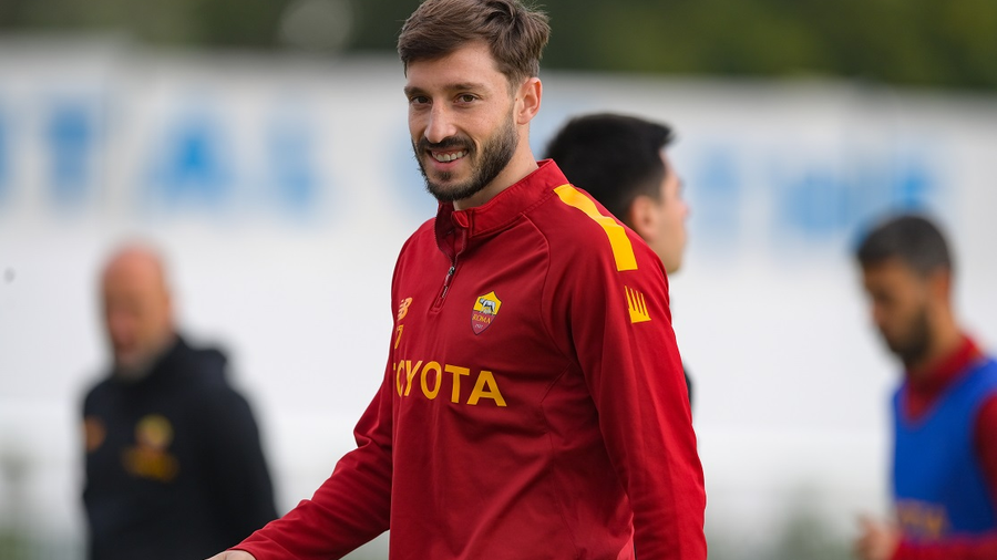 Serie A-klubben AS ROma sender den uruguayanske forsvarsspiller, Matias Vina, til ligakonkurrenterne fra US Sassuolo.