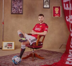 Premier League-klubben Manchester United har nu officielt præsenteret Mason Mount som ny spiller i klubben efter skiftet fra Chelsea.