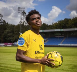 NordicBet Liga-klubben Hobro IK har hentet Moubarack Compaoré fra norske Sarpsborg og skrevet en treårig kontrakt med ham.