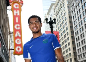 Premier League-klubben Chelsea har netop forlænget aftalen med den 20-årige forsvarspiller Levi Colwill.