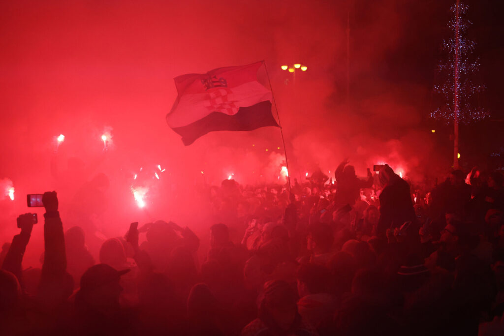 En AEK Athen-fan er blevet dræbt af fans fra Dinamo Zagreb.