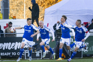 Alfred Finnbogason skifter væk fra Lyngby.