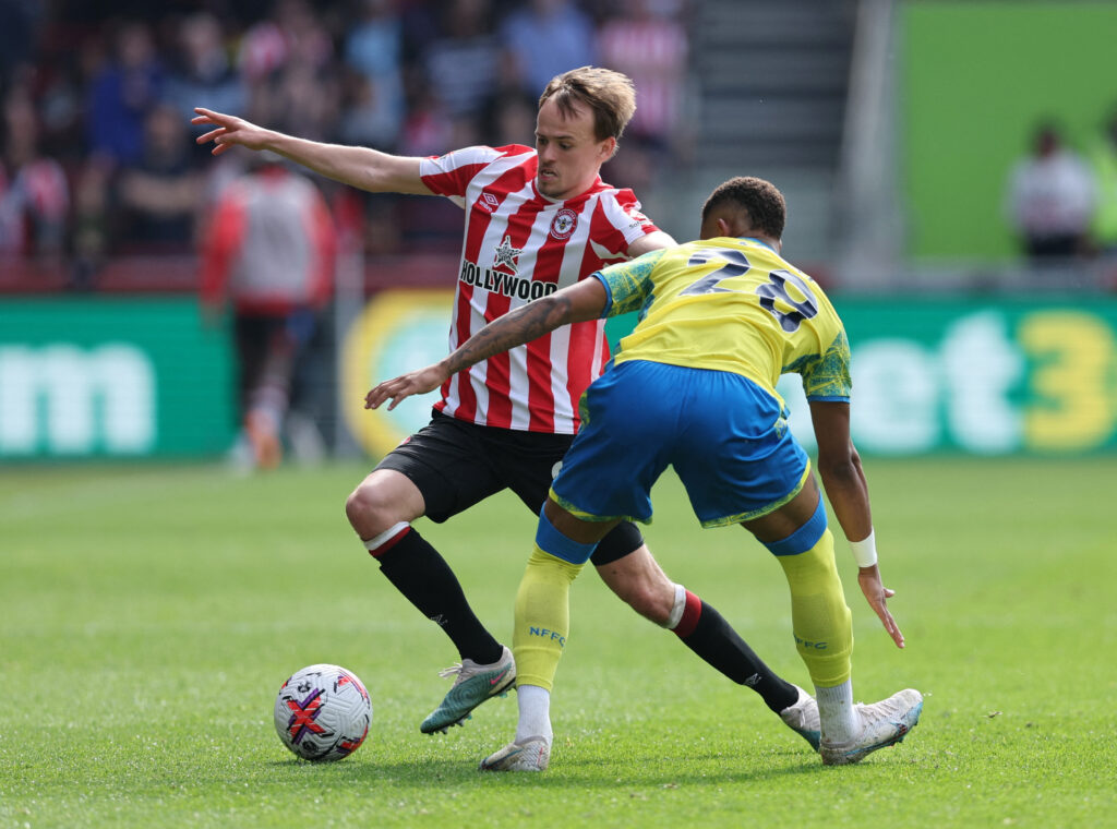 Mikkel Damsgaard tror på en god sæson for sig selv og Brentford.