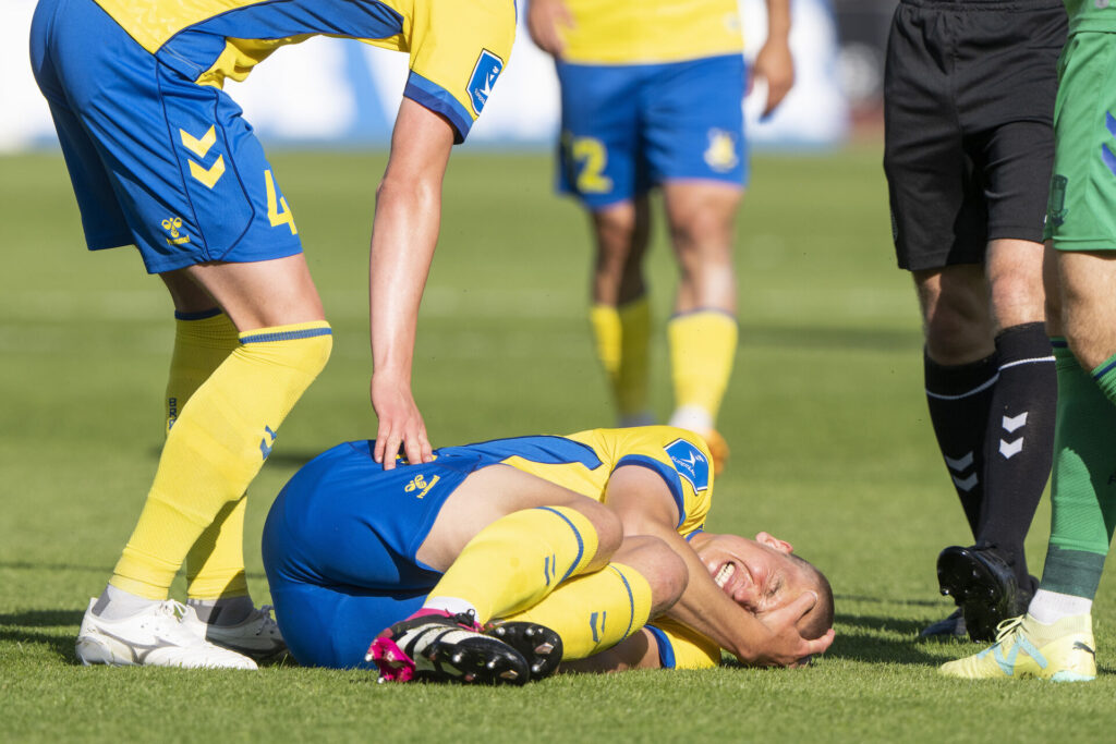 Brøndby må undvære sin stadig forholdvis nye forsvarsspiller, Rasmus Lauritsen, som har siddet ude med en skade siden sidste sæson.