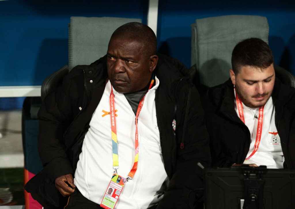 Zambias landstræner, Bruce Mwape, anklages for at have forgrebet sig på en af sine spillere under VM.