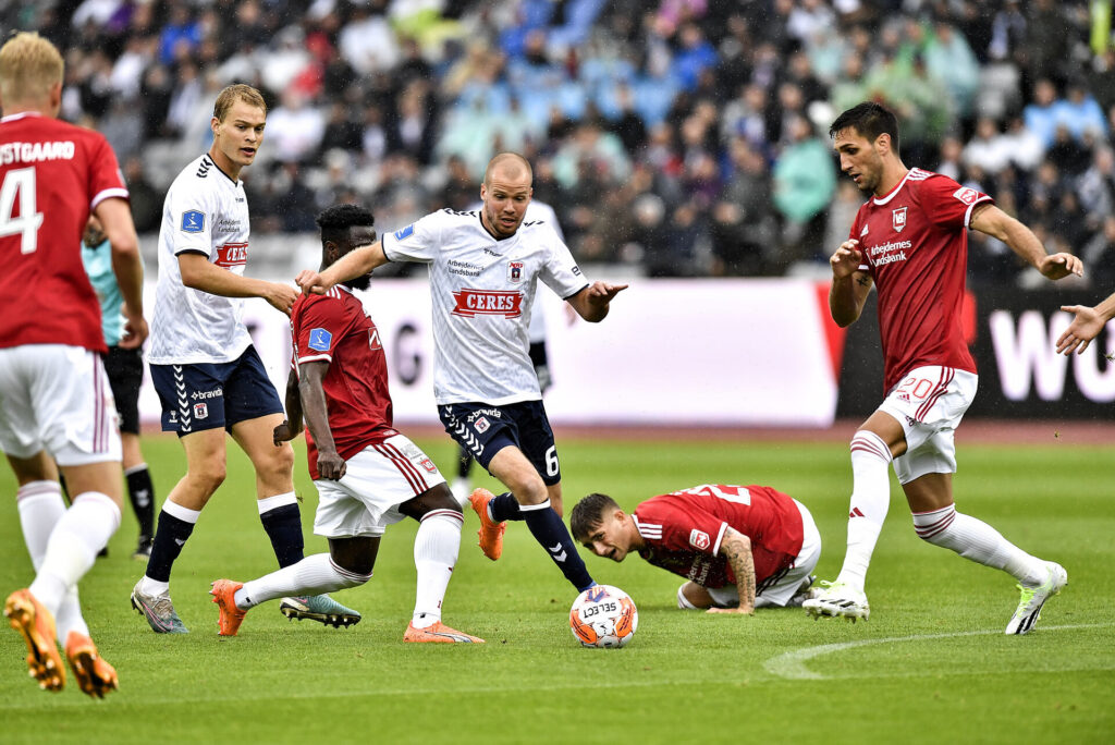 AGF-cheftræner, Uwe Rösler, afslører, at der ligge en kontraktforlængelse klar til midtbanespilleren Nicolai Poulsen.